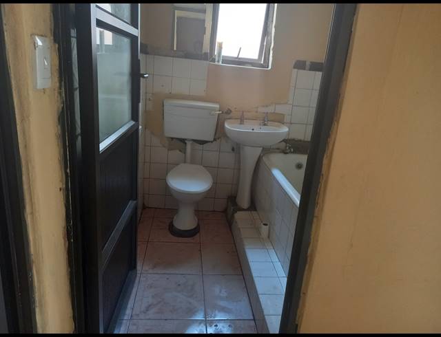 4 BEDROOM HOUSE FOR SALE IN UMLAZI C